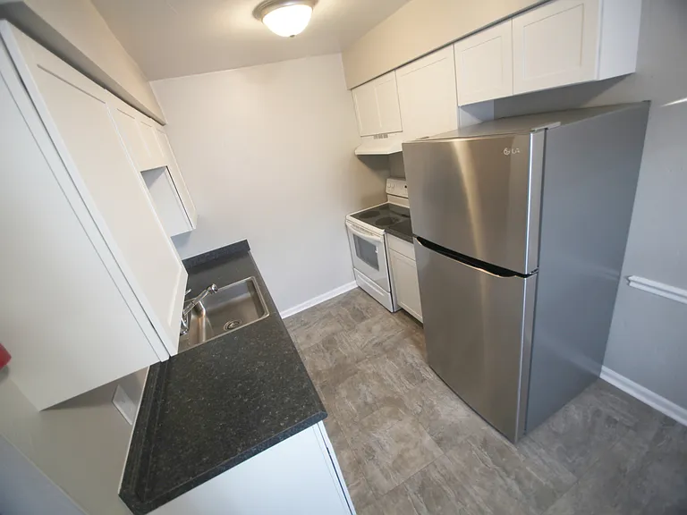 4th Bay Apartments — Photo 14