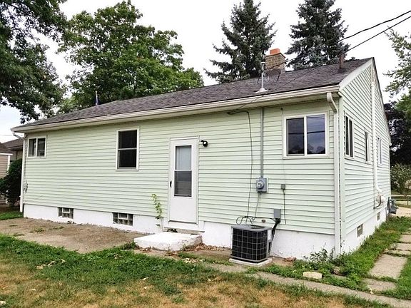3rd image of 1101 Shirley Dr