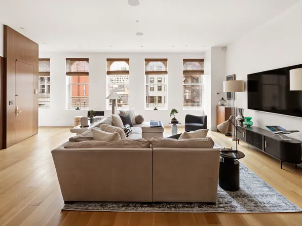 7 East 17th Street image 6 of 25