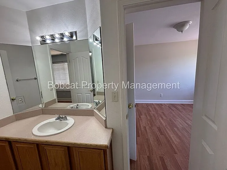 1477 Ridge Point Dr — Photo 32