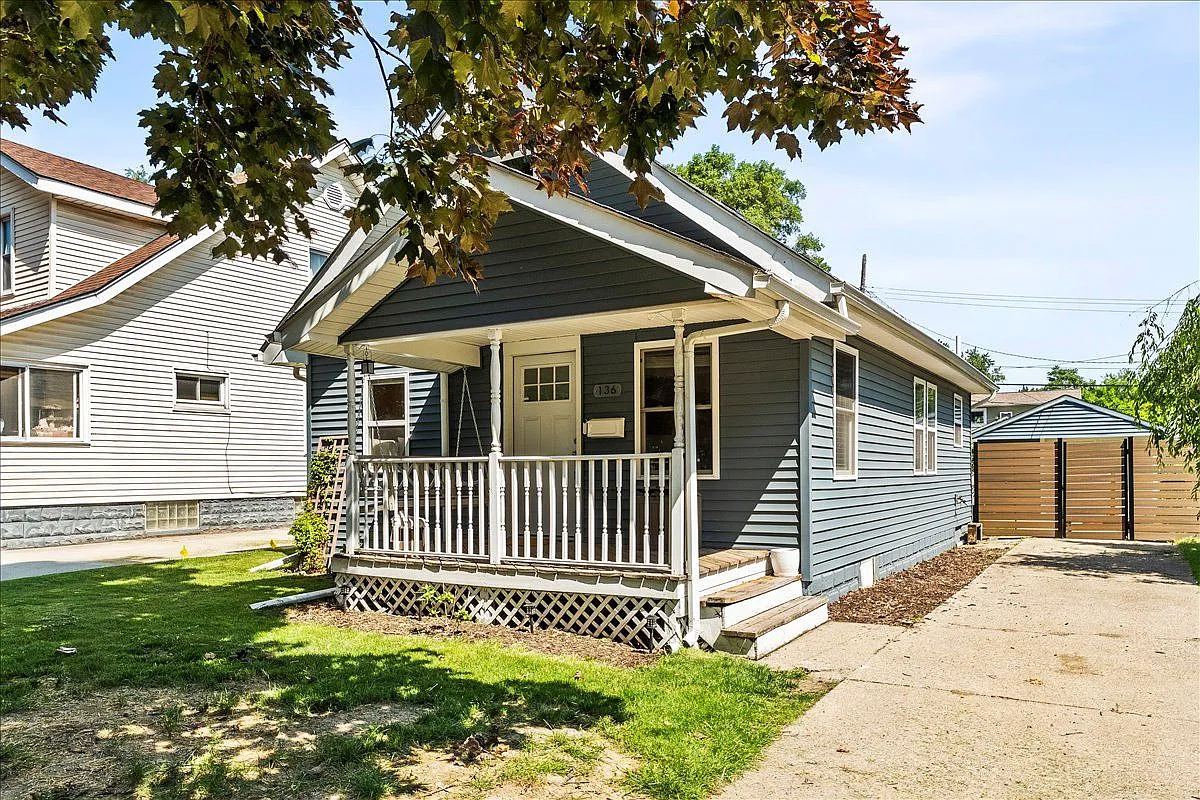 3 bed, 1.0 bath, 1120 sqft, $1,750 — Photo 2