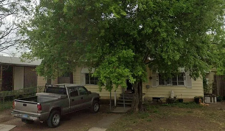 1046 Poinsettia — Photo 5