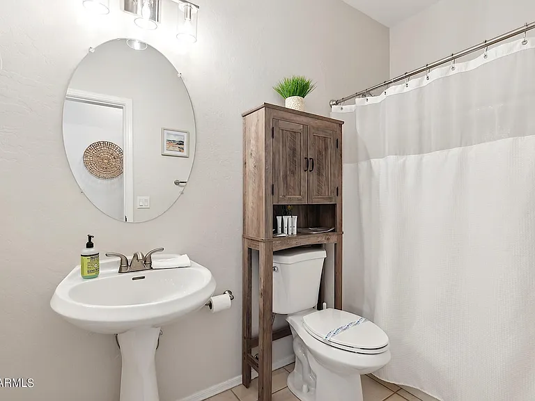 1125 E Irma Ln — Photo 30