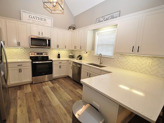 5th image of 220 Camden Cove Pkwy