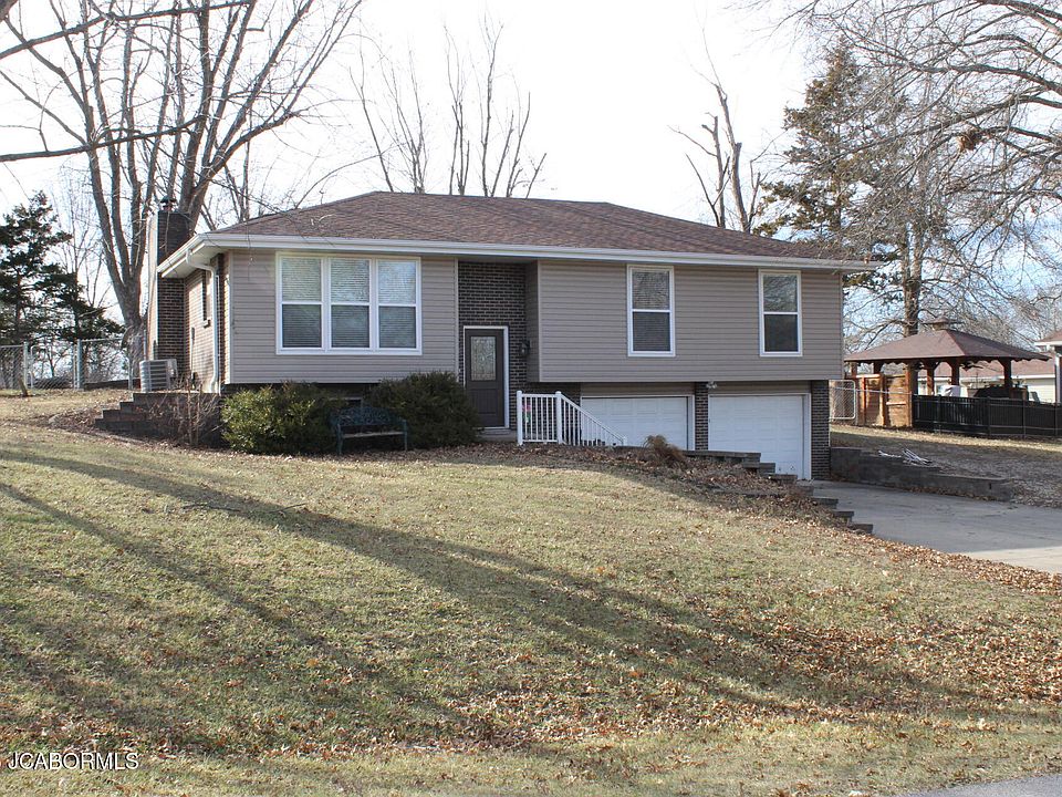 1st image of 319 W Forest Ln