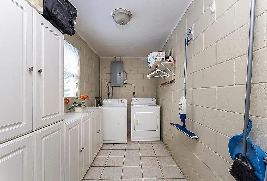 11 S University Cir — Photo 4