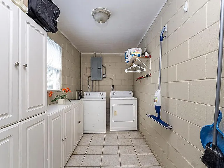 11 S University Cir — Photo 22