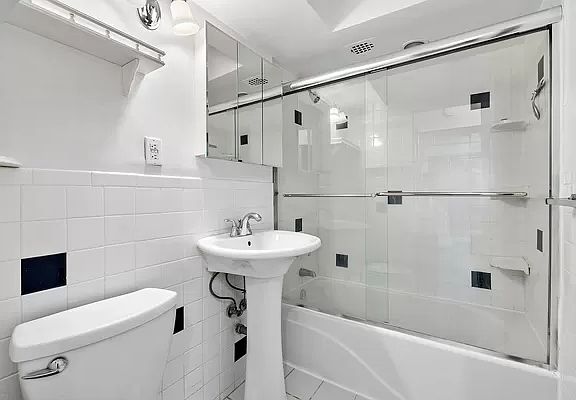 5th image of 333 E 66th St APT 3J