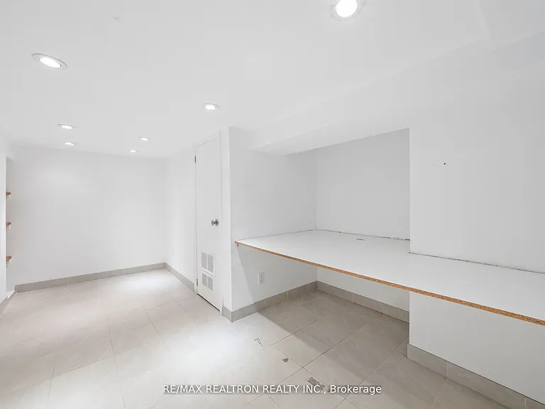 186 Wanless Ave — Photo 34