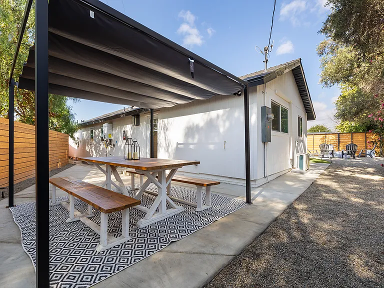 3945 Alta Loma Dr #B — Photo 20