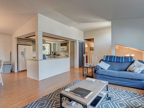 5th image of 1364 SW Leschi Dr