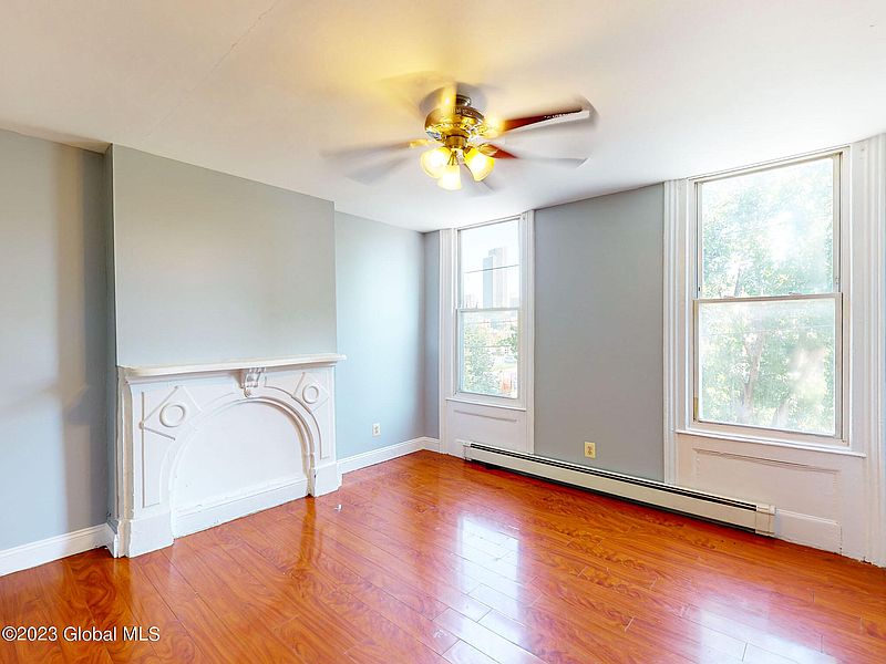 3rd image of 52 Bassett Street