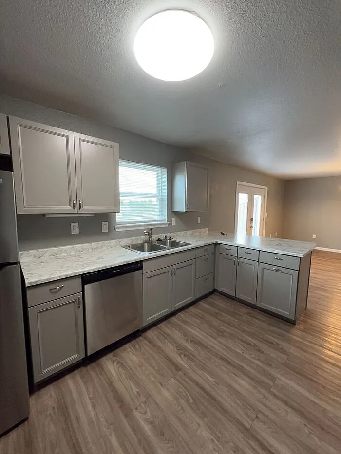 3 bed, 2.5 bath, 1455 sqft, $1,982 — Photo 3