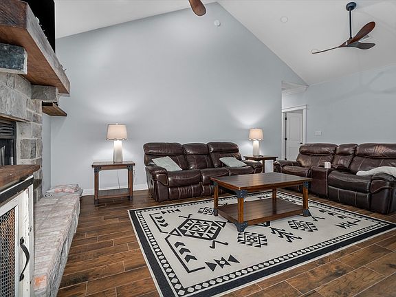 5th image of 105 McLean Dr