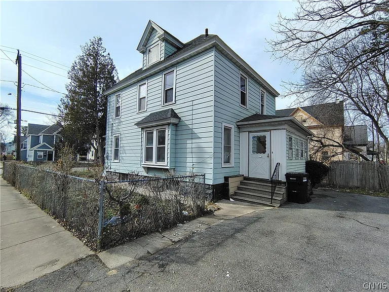 2331 Midland Ave — Photo 2