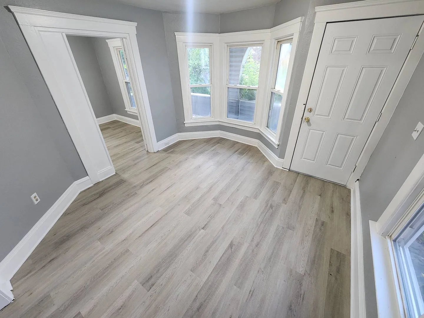 Charming 3-Bedroom Property In Prime Location ( Section 8 Vouchers Accepted) Move In Today And Ge... — Photo 3