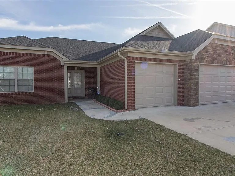 142 Shirley Blvd — Photo 2