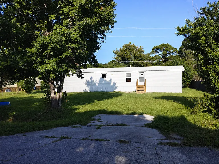 156 Mae St — Photo 21