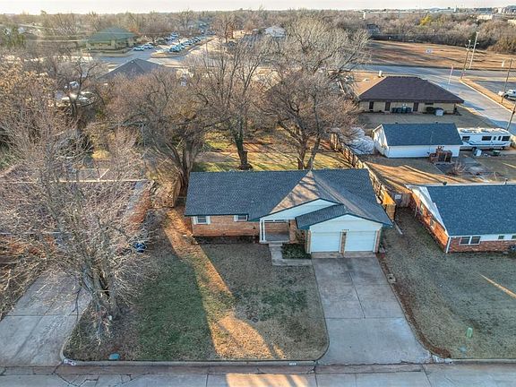 4th image of 1705 Hardy Dr