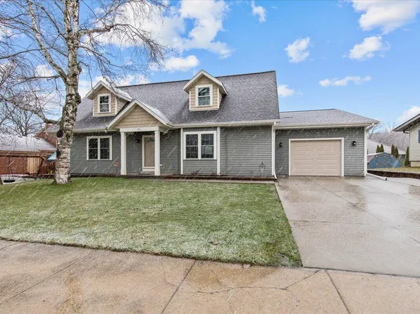 704 Moraine COURT, Kewaskum, WI 53040