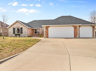 3957 N Springlawn Avenue, Springfield, MO 65803