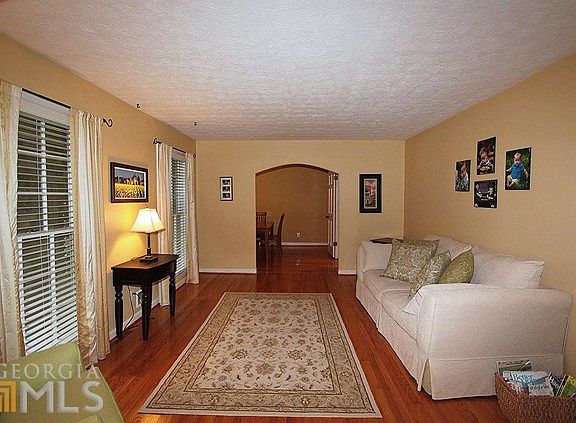 4th image of 890 Valleymeade Dr SE