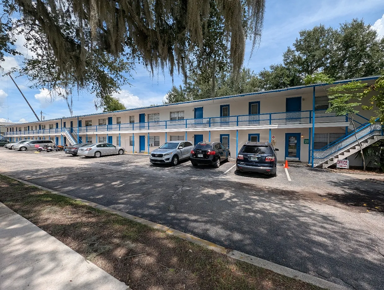 Palm Bay Apartments — Photo 2