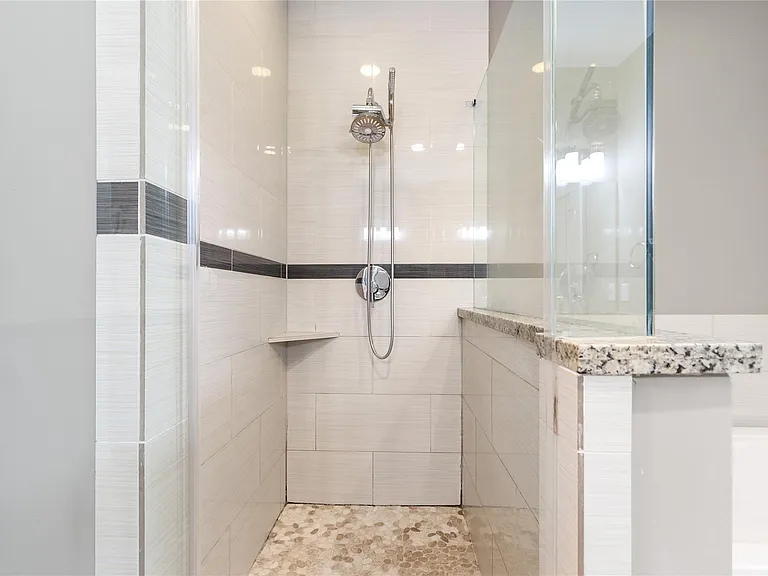 2105 Hadley St — Photo 17