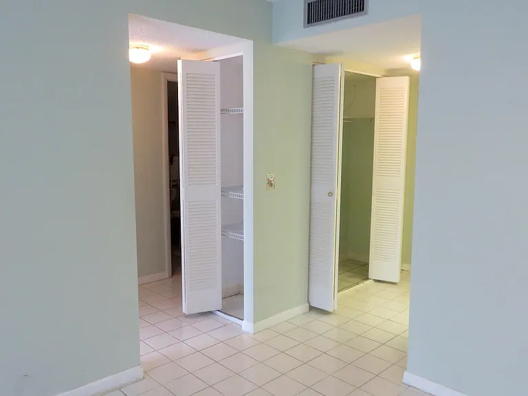 470 Executive Center Dr #2K — Photo 5