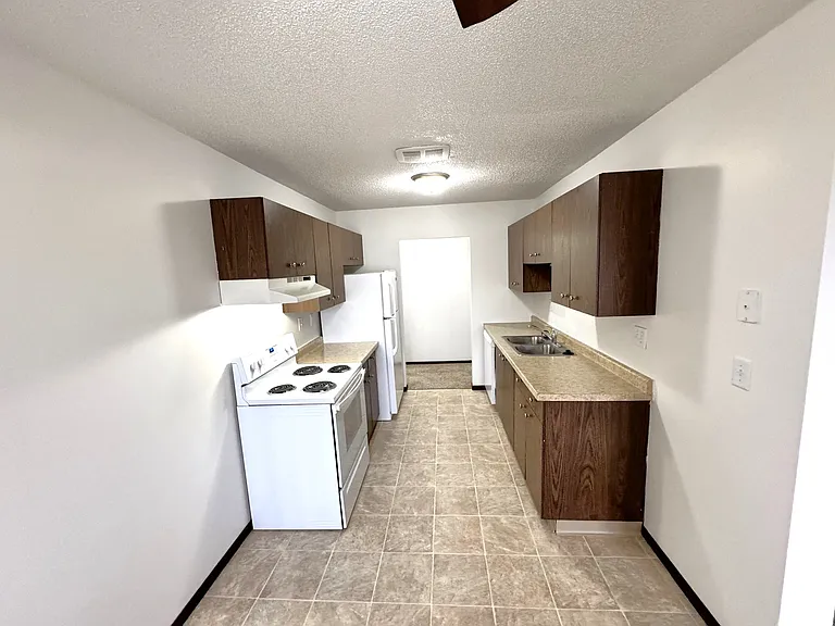 Fairway Woods Apartments — Photo 17