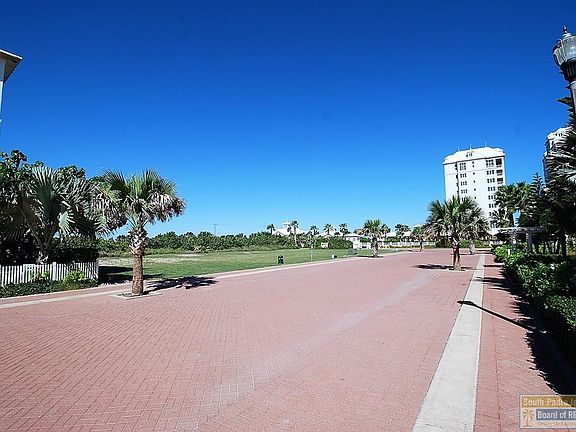 4th image of 8445 Breakers Blvd