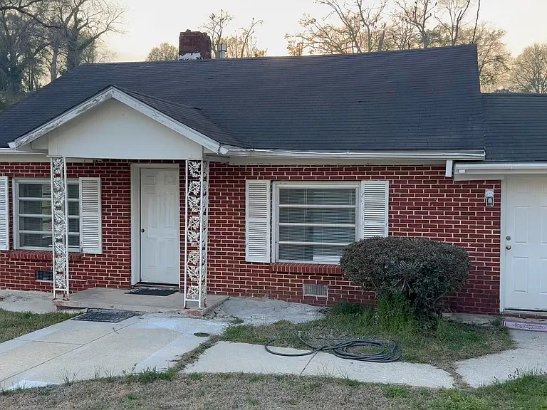231 N Cotton St — Photo 22
