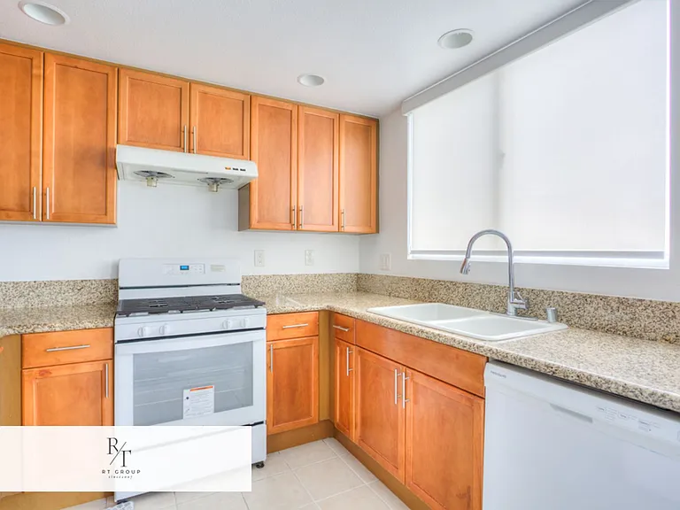 580 W Main St #302 — Photo 16