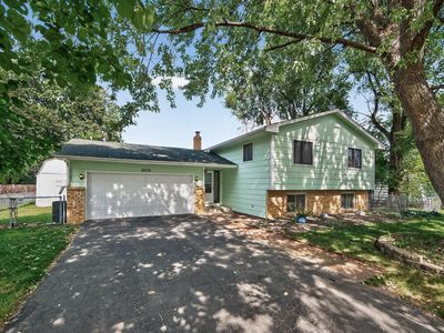 6004 69th Ave N, Brooklyn Park, MN, 55429