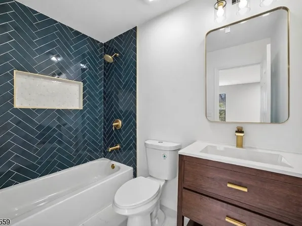 3 Amy Ct, Lebanon Boro, NJ 08833