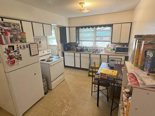 cedar-rapids-iowa-444362957 picture