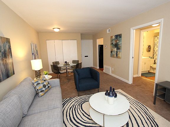 Cuyahoga One Bedroom - Living/Dining Space
