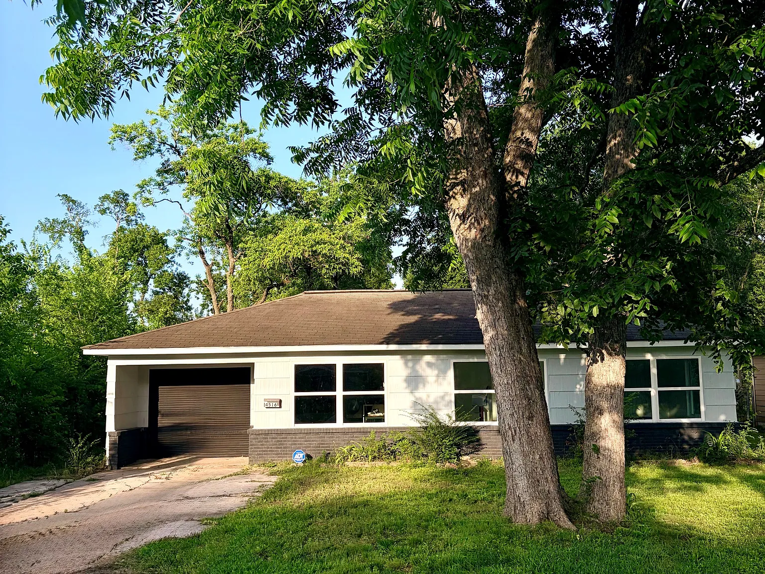 4 bed, 2.5 bath, 1524 sqft, $2,600 — Photo 2