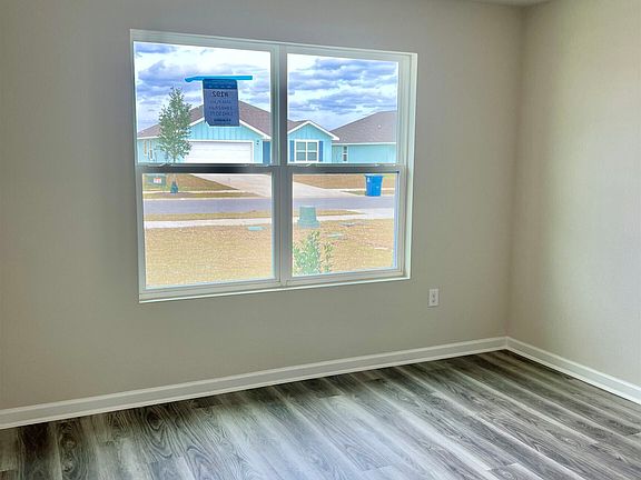 4th image of 394 Preston Way