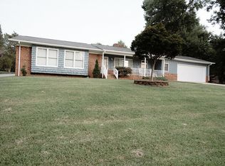 201 Crestview Dr, Thomasville, NC 27360