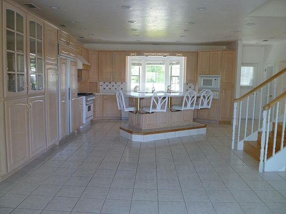 3rd image of 8235 S Derby Cir