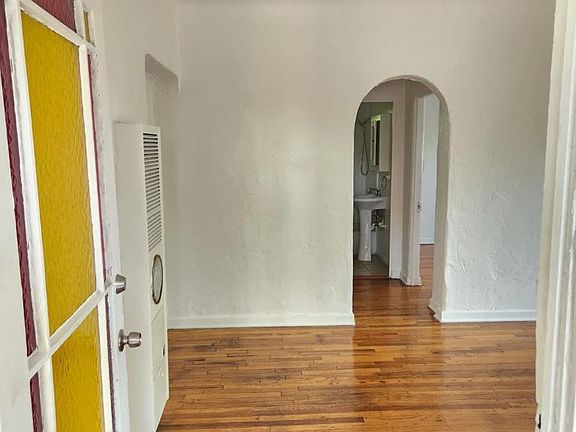 2nd image of 808 N Poinsettia Pl #3/5
