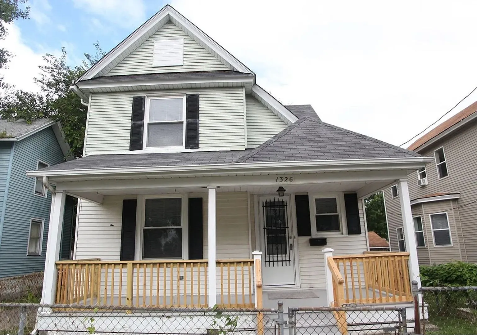 Large house — Photo 3