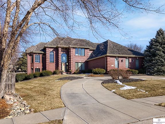 2nd image of 719 N 158th St