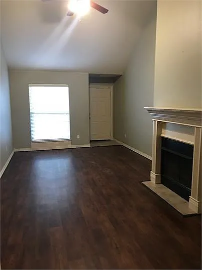 824 Oakwood Ct — Photo 5