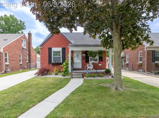 1833 Vinewood St, Wyandotte, MI 48192