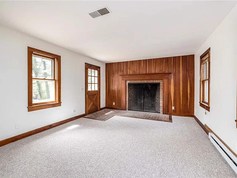 1253 Fairport Rd — Photo 18