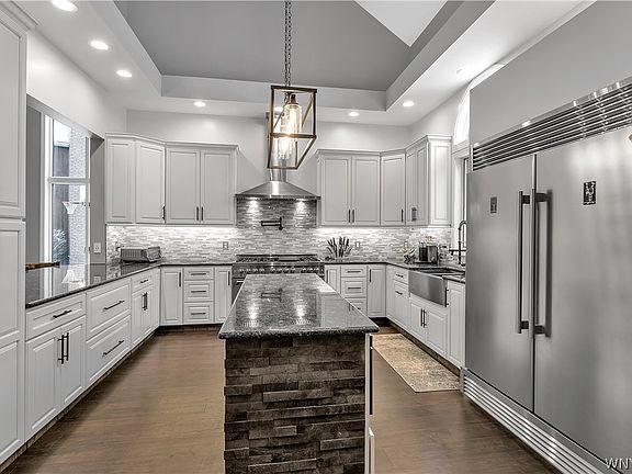3rd image of 33 Turnberry Dr
