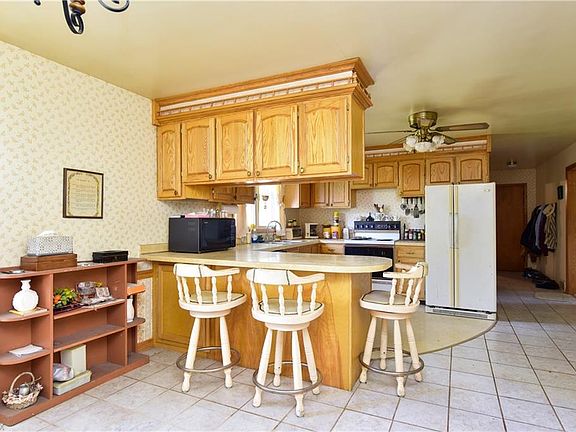 4th image of 7195 Wildwood Dr