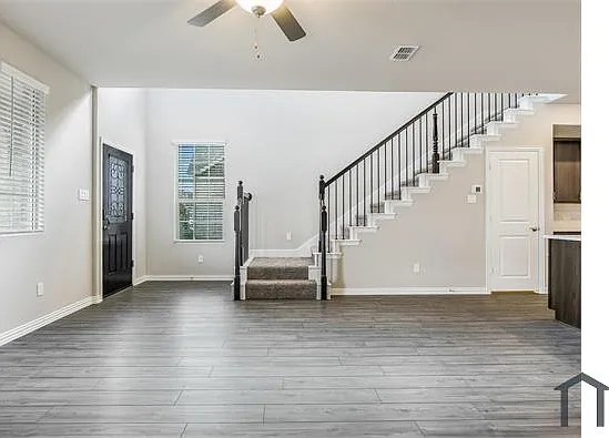 2612 Gateway Ave — Photo 6